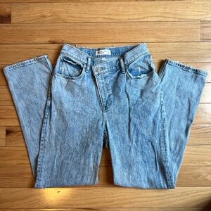 Abercrombie & Fitch 90s Straight Ultra High Rise Jeans with Crossover Button!